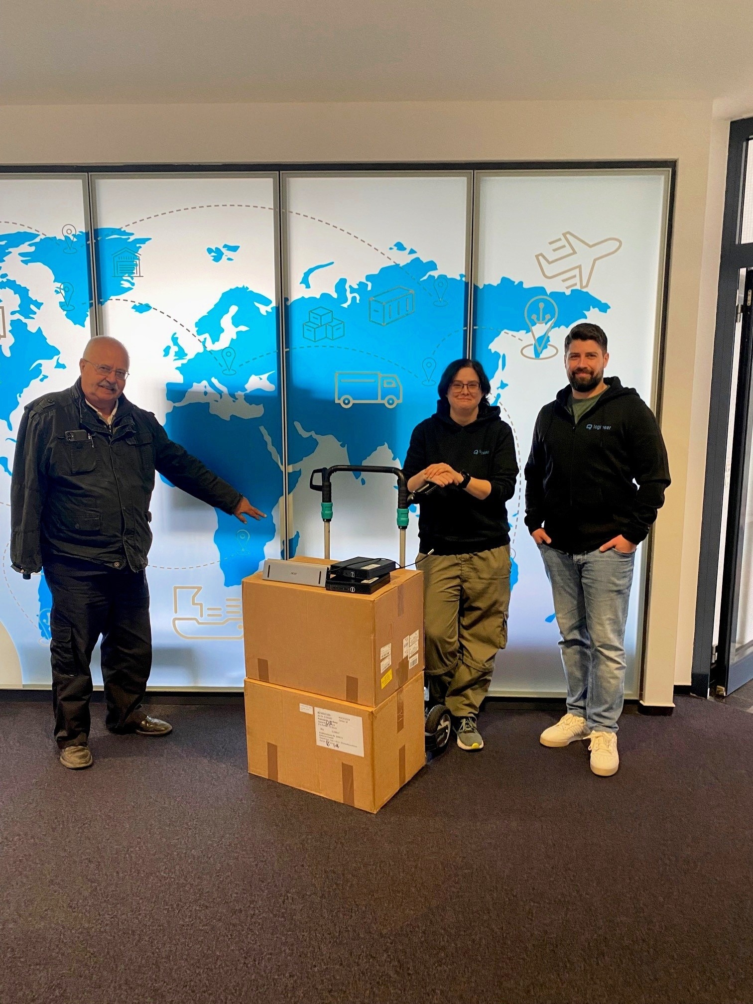 The donated hardware is ready to go, the organisers are delighted: (from left) Reinhard Paulsen from Firefighter Worldwide and Franziska Mohr and Dennis Palma Albuquerque from logineer. Picture: &copy; q.beyond logineer GmbH