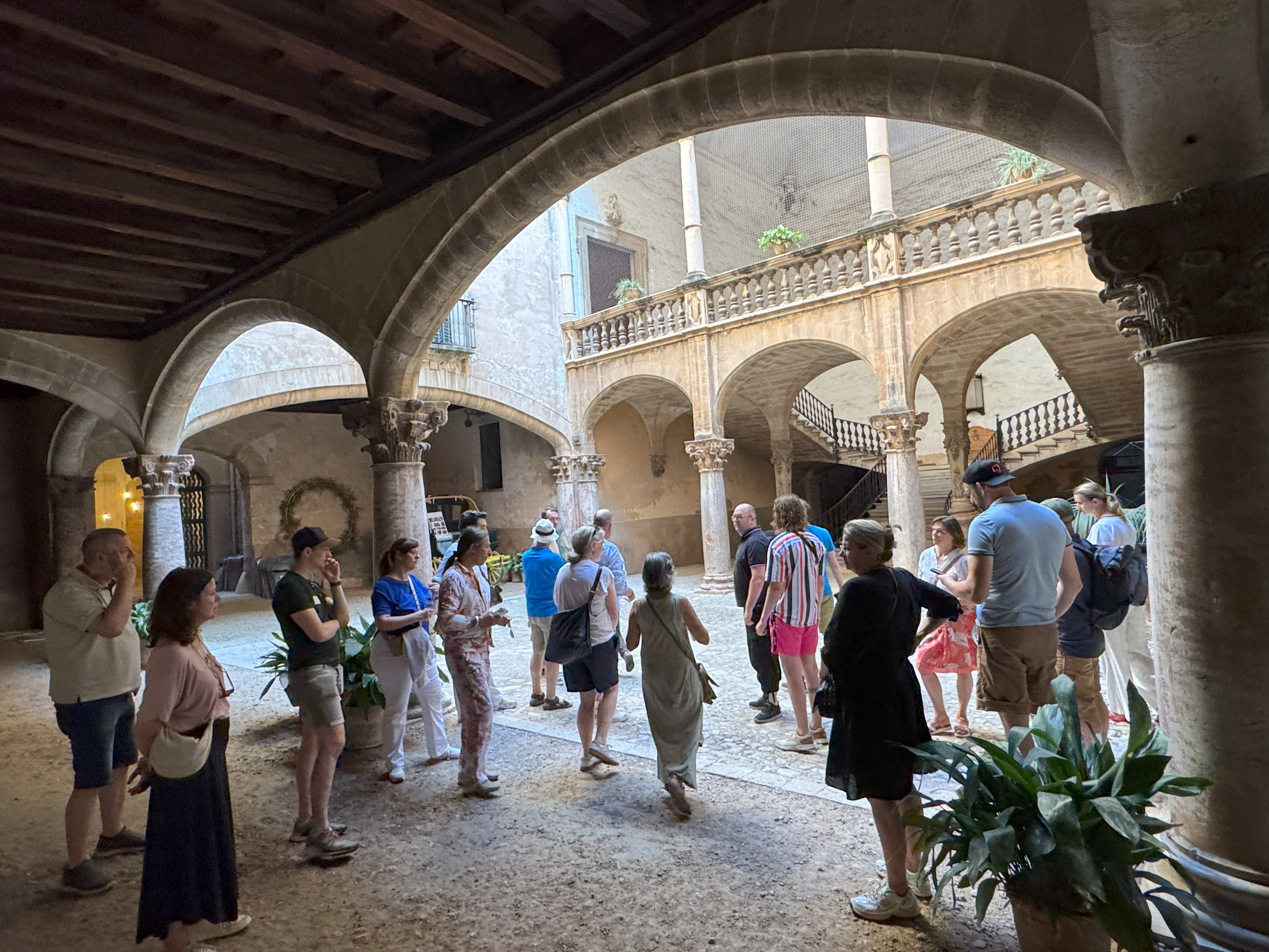 City sightseeing in the island's capital Palma with a visit to the Palacio Can Vivot. &copy; q.beyond logineer GmbH