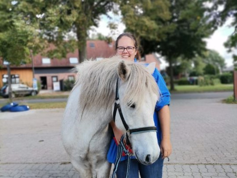 Jana Fischer mit Pferd